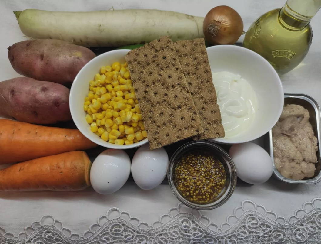 Салат из печени трески с картофелем и яйцом