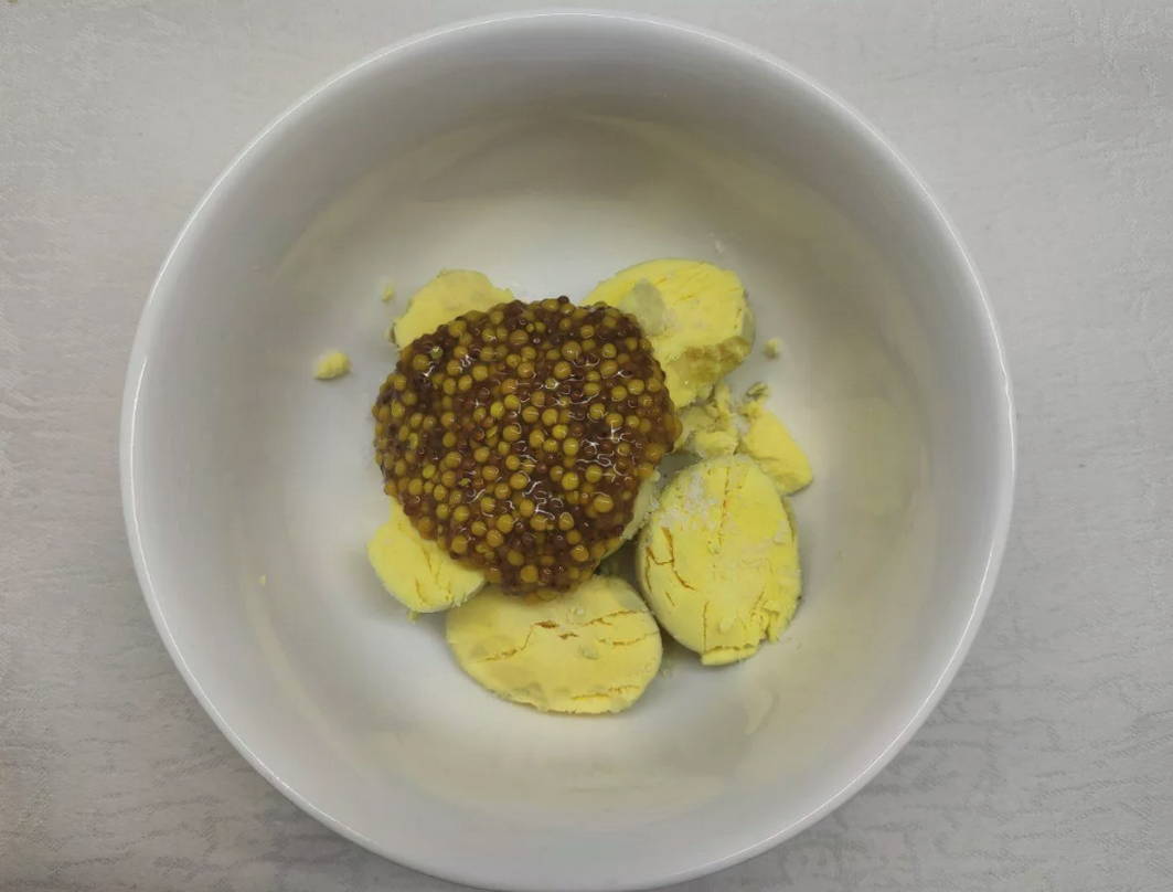 Салат из печени трески с картофелем и яйцом