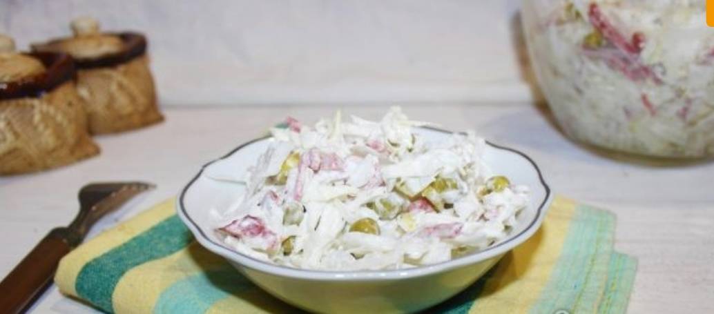 Салат «Днестр» с капустой и колбасой
