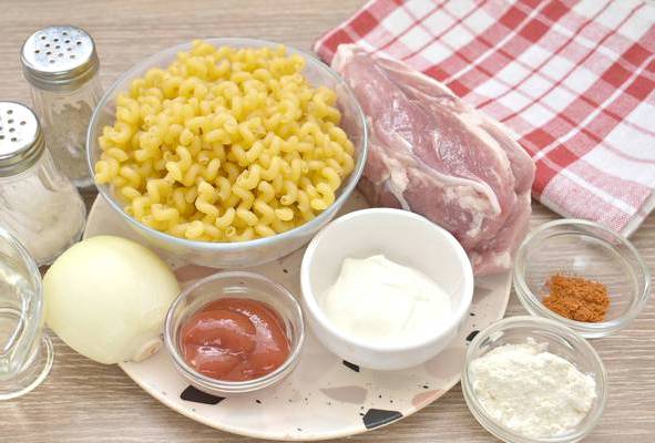 Макароны с гуляшом из свинины