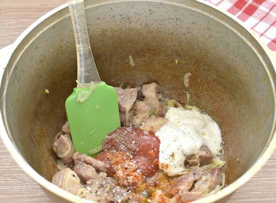 Макароны с гуляшом из свинины