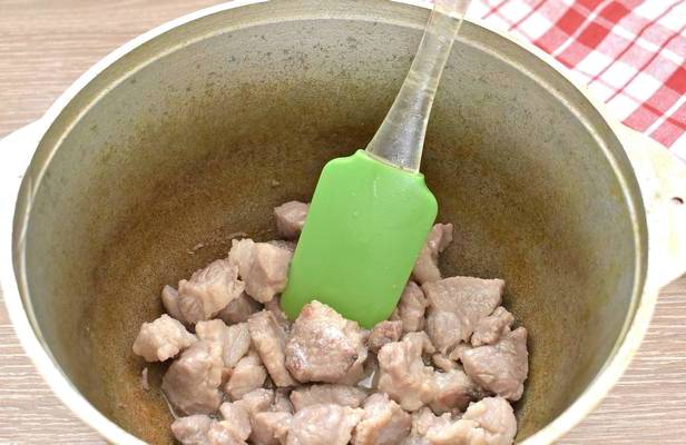 Макароны с гуляшом из свинины