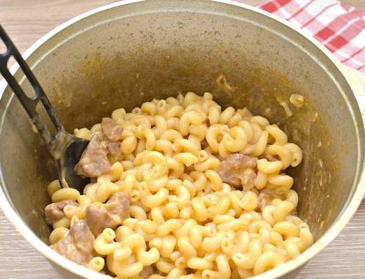 Макароны с гуляшом из свинины