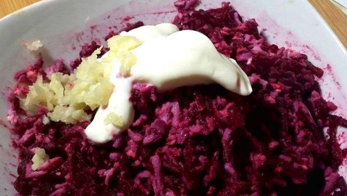 Салат из свеклы с яйцом