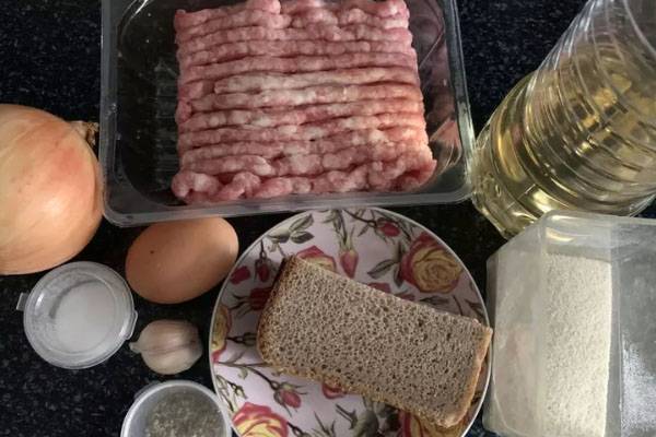 Сочные котлеты из фарша свинины на противне в духовке