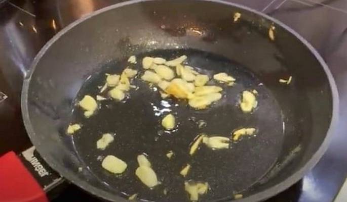 Сливочный соус для мидий в раковинах