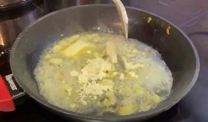 Сливочный соус для мидий в раковинах