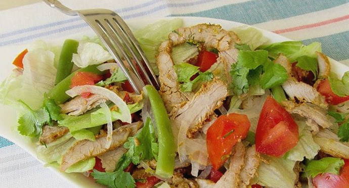 Салат из стручковой фасоли с мясом и соевым соусом Салат из стручковой фасоли с мясом и соевым соусом