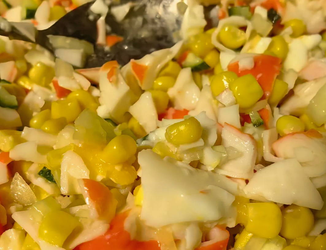 Салат из крабового мяса с огурцом и яйцом Салат из крабового мяса с огурцом и яйцом