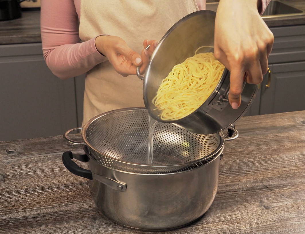 Макароны с ветчиной и сыром в сливочном соусе