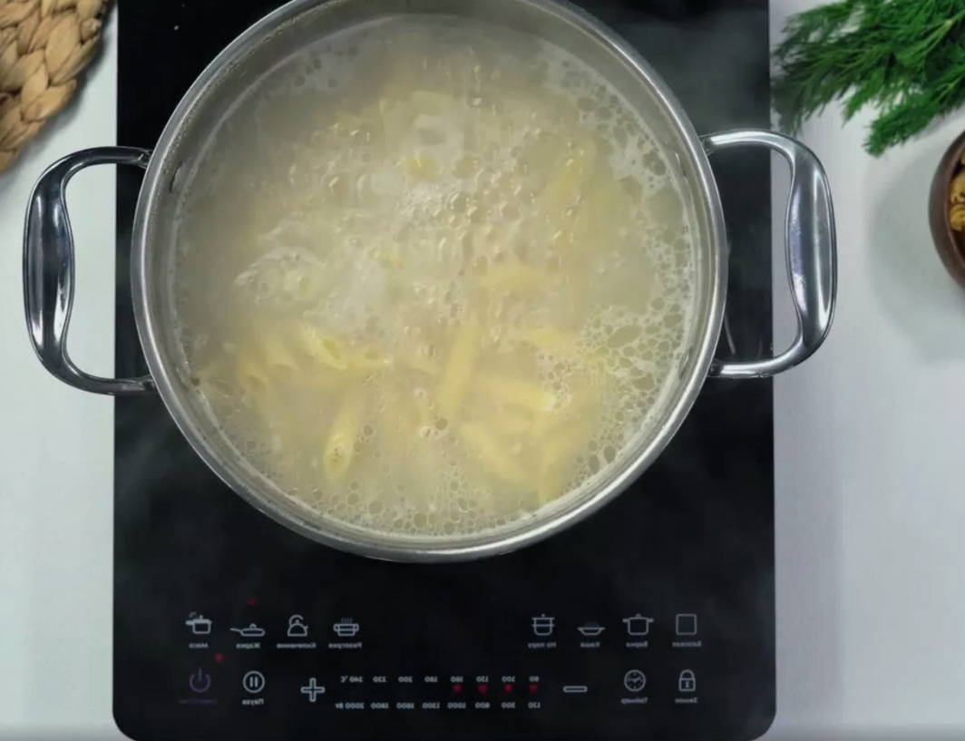 Макароны с куриной грудкой в сливочном соусе