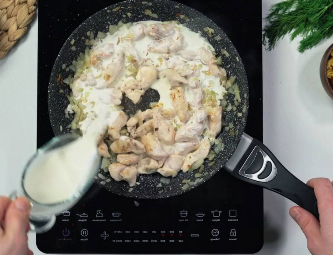 Макароны с куриной грудкой в сливочном соусе