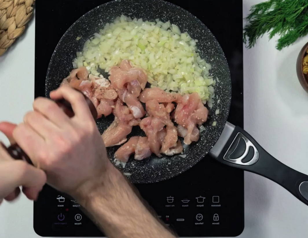Макароны с куриной грудкой в сливочном соусе
