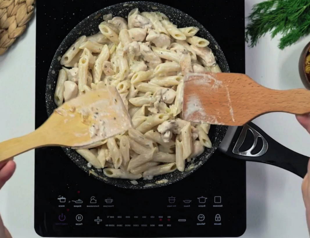 Макароны с куриной грудкой в сливочном соусе
