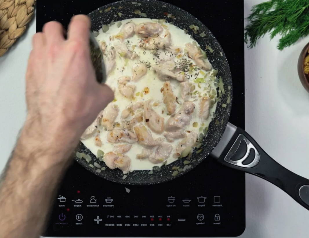 Макароны с куриной грудкой в сливочном соусе