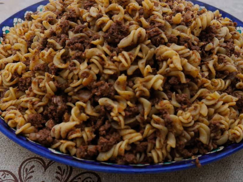 Макароны с фаршем в казане
