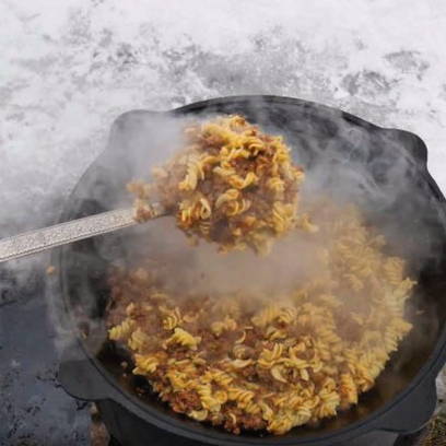 Макароны с фаршем в казане