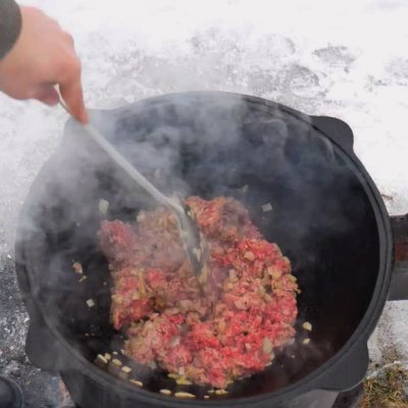 Макароны с фаршем в казане