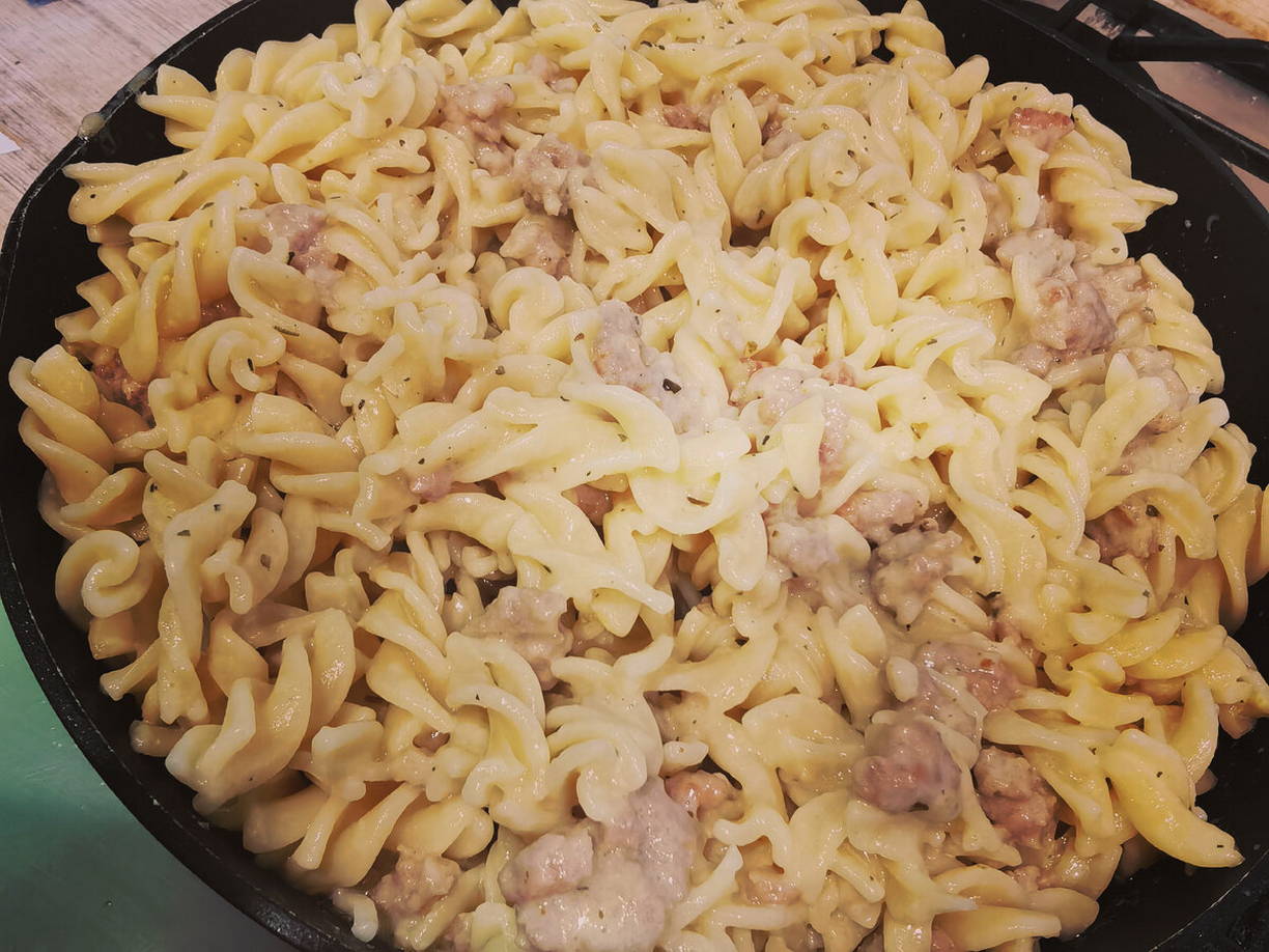 Макароны с фаршем в сливочном соусе