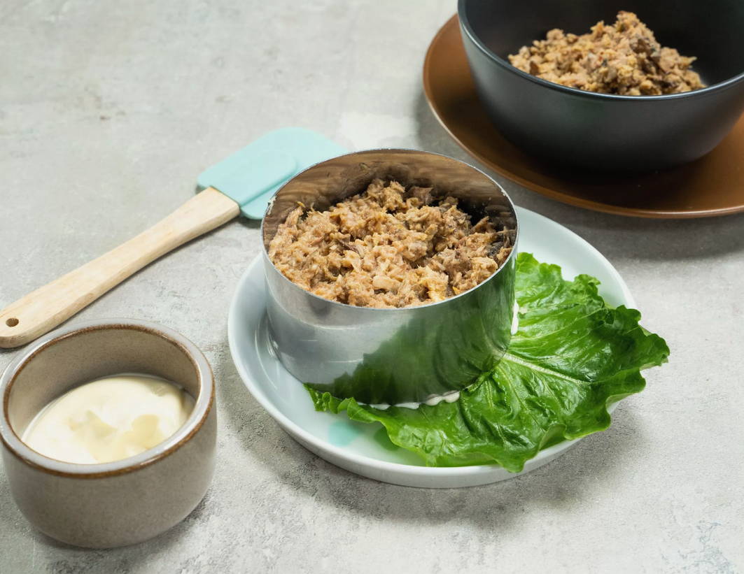 Салат из сардины, консервированной с яйцом и огурцом Салат из сардины, консервированной с яйцом и огурцом