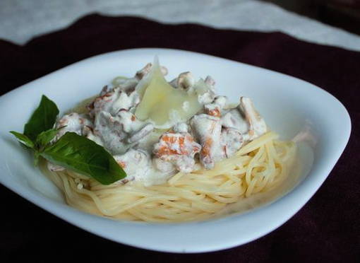 Макароны с лисичками в сливочном соусе