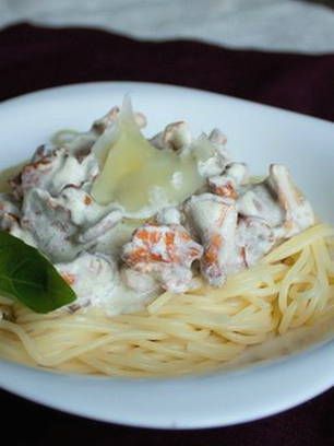 Макароны с лисичками в сливочном соусе
