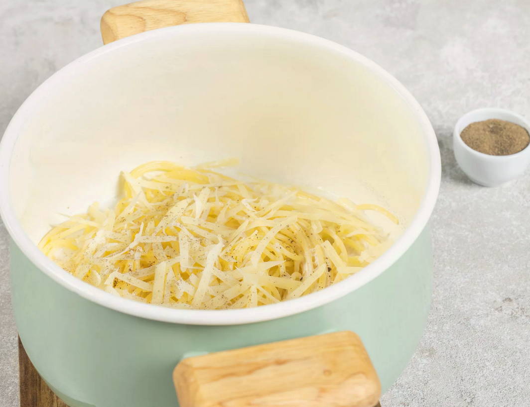 Макароны с сыром и сметаной