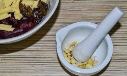 Салат из свеклы с черносливом и сыром Салат из свеклы с черносливом и сыром