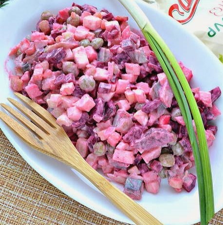 Салат из свеклы с селедкой и майонезом
