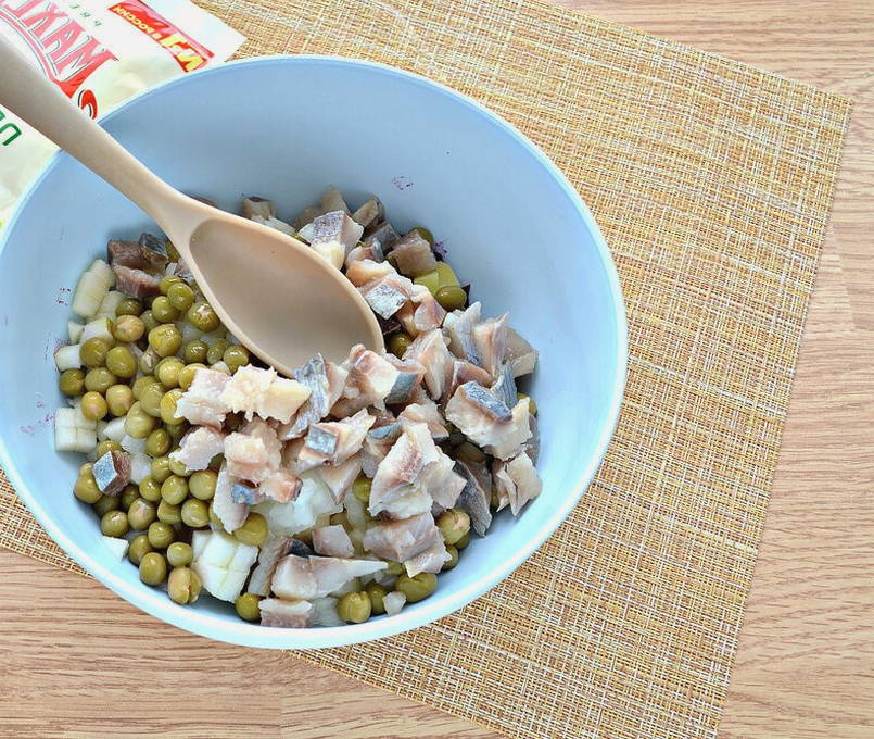 Салат из свеклы с селедкой и майонезом Салат из свеклы с селедкой и майонезом
