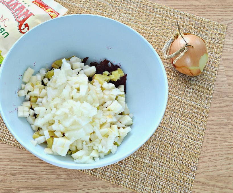 Салат из свеклы с селедкой и майонезом Салат из свеклы с селедкой и майонезом