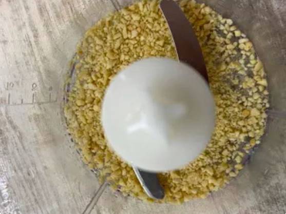 Салат из свеклы с сыром и орехами