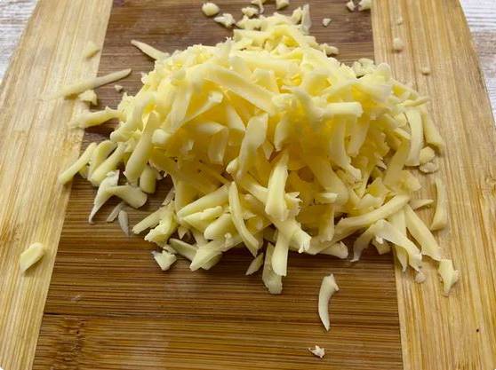 Салат из свеклы с сыром и орехами