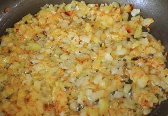 Салат из свеклы с солеными огурцами и луком