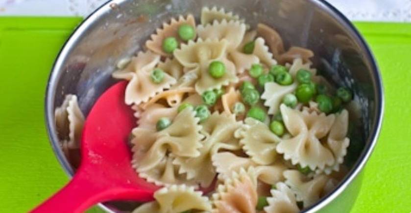 Макароны с копченой курицей