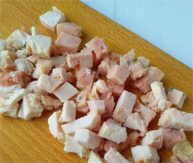 Салат «Девчата» с яичными блинчиками, ветчиной и шампиньонами Салат «Девчата» с яичными блинчиками, ветчиной и шампиньонами
