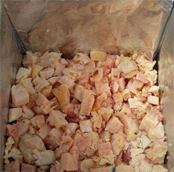 Салат «Девчата» с яичными блинчиками, ветчиной и шампиньонами Салат «Девчата» с яичными блинчиками, ветчиной и шампиньонами