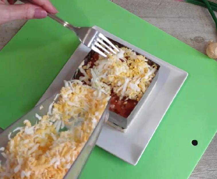 Салат «Дальневосточный» с красной рыбой