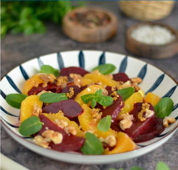 Салат из свеклы с апельсином и орехами