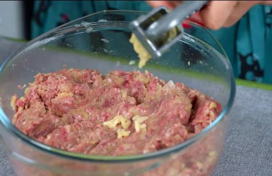 Котлеты из фарша с картошкой
