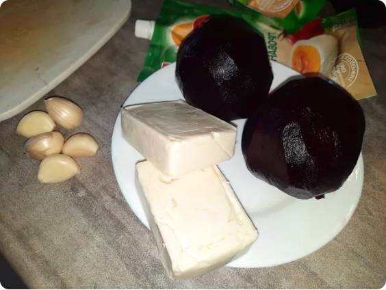 Салат из свеклы с плавленым сыром