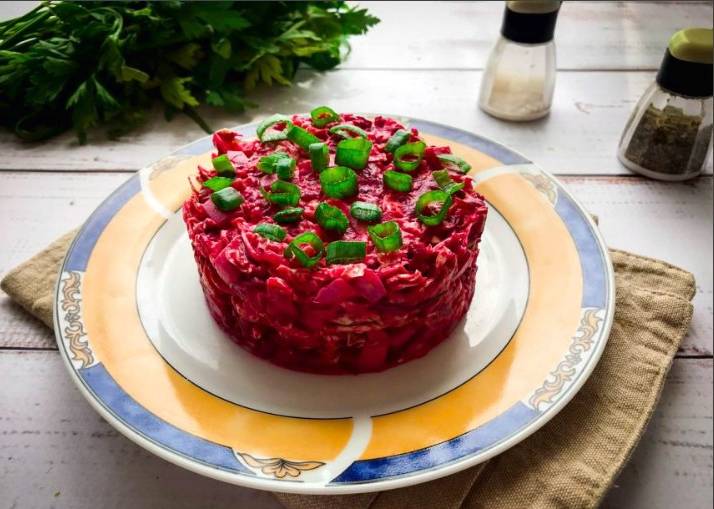 Салат из свеклы с пекинской капустой
