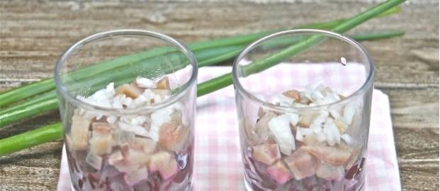 Салат из сельди и свеклы с зеленым горошком