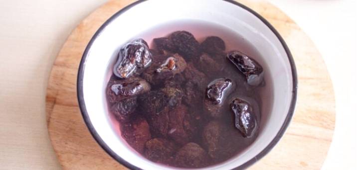 Салат из свеклы с черносливом, грецкими орехами и сыром