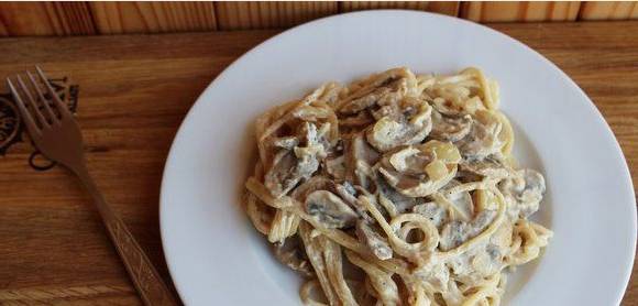 Макароны с грибами и сливками