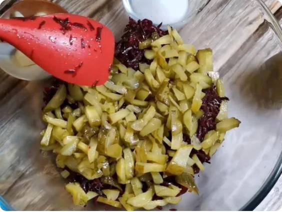 Салат из свеклы с фасолью