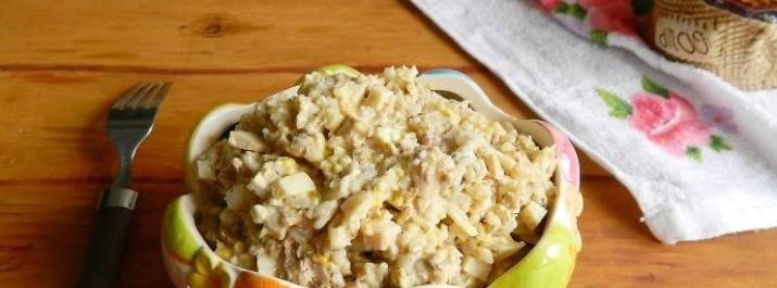 Салат из консервированной скумбрии с рисом
