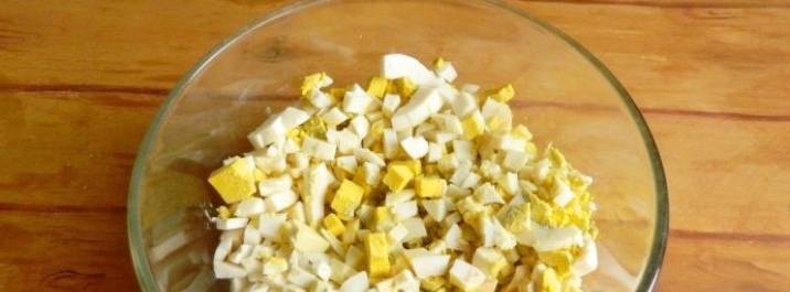 Салат из консервированной скумбрии с рисом