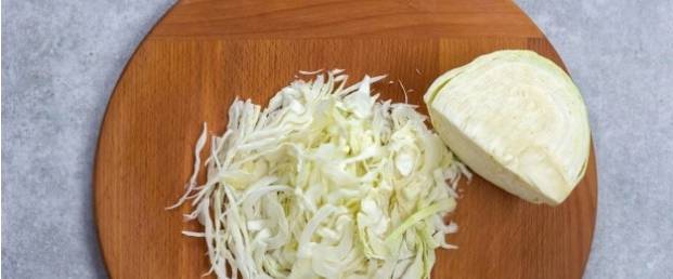 Салат из сырых овощей со свеклой