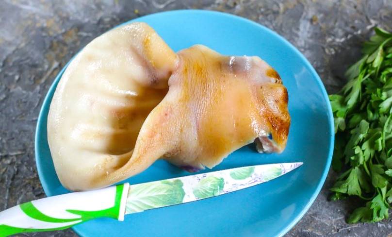 Салат из свиных ушей с огурцом